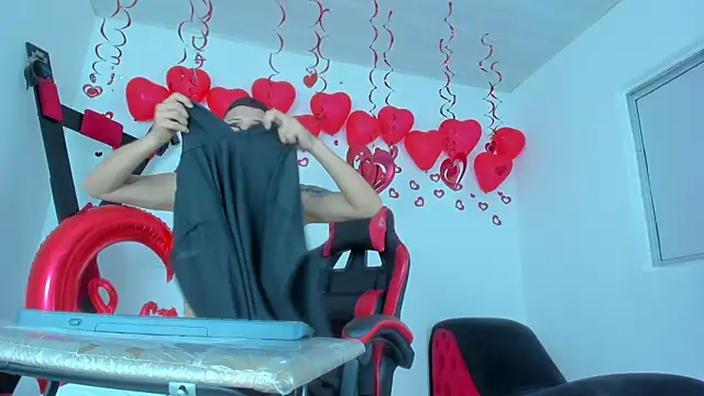 Snapshot of Steven_and_Camilo18 chatting on February 14, 2026, 11:40 am Steven and Camilo18 online show from February 14, 2026, 11:40 am