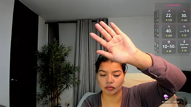 moonhelen online show from May 27, 2026, 4:20 am