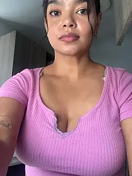 moonhelen online show from May 27, 2026, 6:05 pm