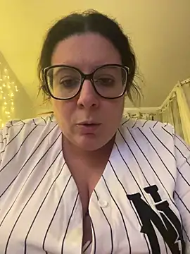 JasmineGlow7 online show from March 29, 2026, 10:21 pm