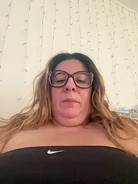 JasmineGlow7 online show from April 21, 2026, 1:50 pm