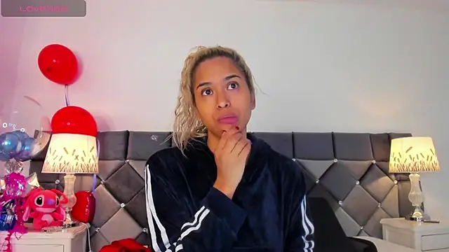 Snapshot of _Giorgiina_ chatting on February 14, 2026, 12:24 pm Giorgiina online show from February 14, 2026, 12:24 pm