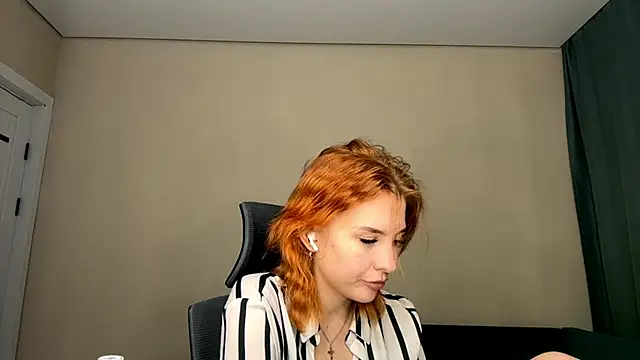 Snapshot of LuxuryRita chatting on February 9, 2026, 1:48 pm LuxuryRita online show from February 9, 2026, 1:48 pm