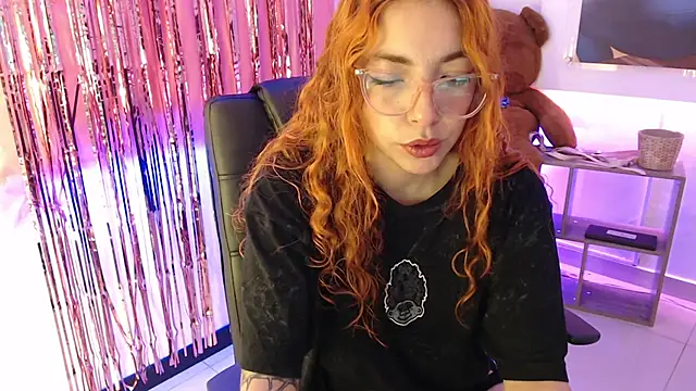 Snapshot of mere_in_redd chatting on May 4, 2026, 12:12 pm mere in redd online show from May 4, 2026, 12:12 pm