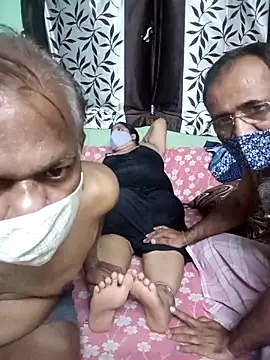 Snapshot of HoneyHush chatting on February 28, 2026, 5:47 pm HoneyHush online show from February 28, 2026, 5:47 pm