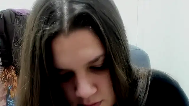 Snapshot of Maddinia chatting on February 11, 2026, 8:08 am Maddinia online show from February 11, 2026, 8:08 am