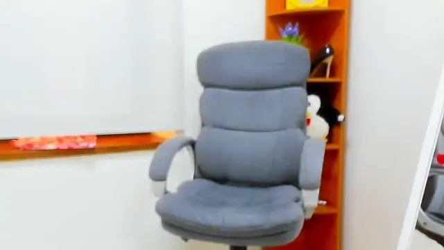 Snapshot of Maddinia chatting on February 21, 2026, 8:26 am Maddinia online show from February 21, 2026, 8:26 am