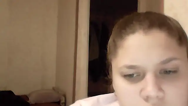 Snapshot of Maddinia chatting on February 25, 2026, 9:13 pm Maddinia online show from February 25, 2026, 9:13 pm