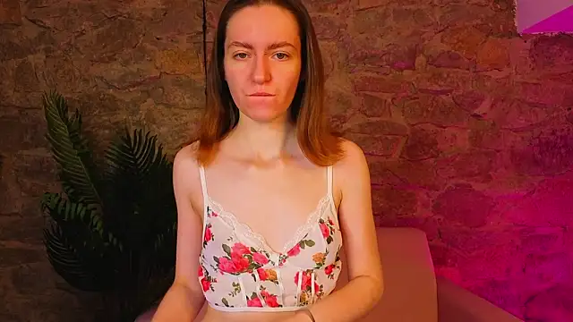 KristineValbuena online show from February 6, 2026, 1:54 am