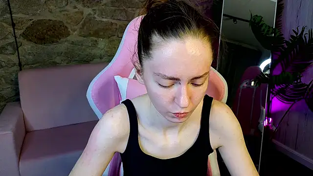 KristineValbuena online show from February 14, 2026, 6:54 am