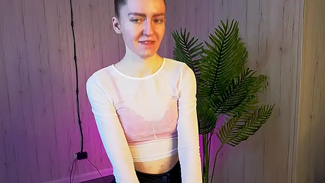 KristineValbuena online show from February 19, 2026, 1:23 am