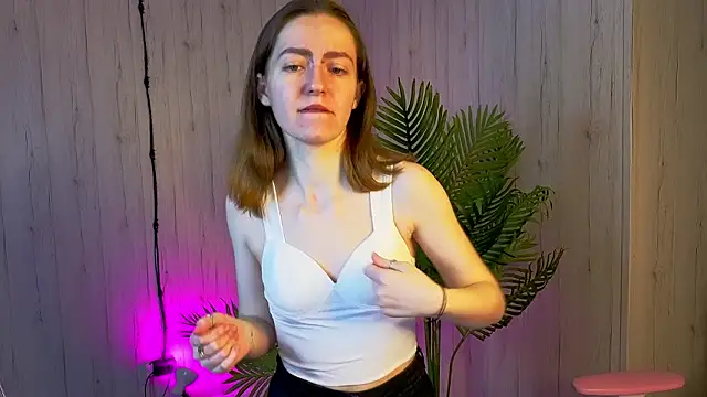 KristineValbuena online show from February 20, 2026, 1:13 am