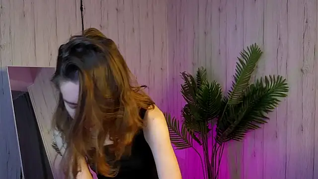 KristineValbuena online show from February 24, 2026, 1:14 am