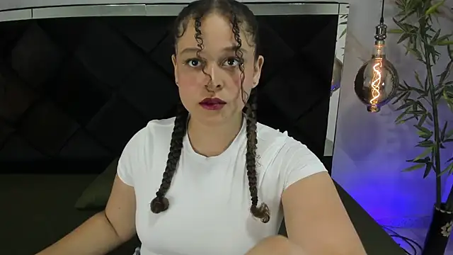 IrinaVoshh  online show from March 12, 2026, 7:09 pm