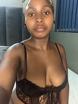 Snapshot of SexyLaylahx chatting on February 6, 2026, 1:32 am SexyLaylahx online show from February 6, 2026, 1:32 am