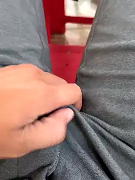 Snapshot of Castrol1289 chatting on February 17, 2026, 6:21 am Castrol1289 online show from February 17, 2026, 6:21 am