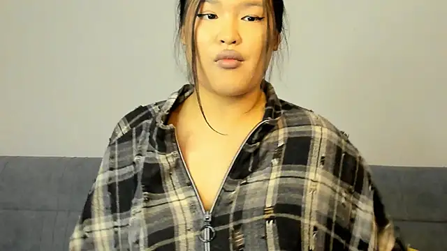 Snapshot of luna_yum chatting on February 9, 2026, 6:12 pm luna yum online show from February 9, 2026, 6:12 pm