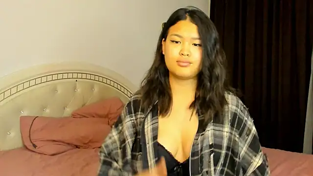 Snapshot of luna_yum chatting on February 14, 2026, 7:21 pm luna yum online show from February 14, 2026, 7:21 pm