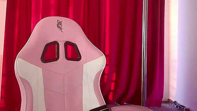 Snapshot of LunaAllure chatting on February 27, 2026, 3:12 pm LunaAllure online show from February 27, 2026, 3:12 pm