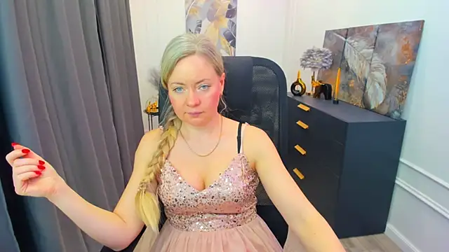 CharlotteKerti online show from April 9, 2026, 11:59 am