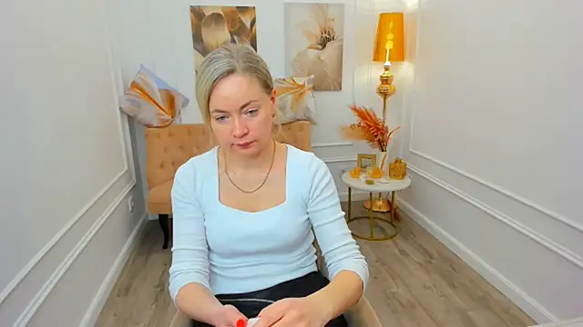 Snapshot of CharlotteKerti chatting on April 17, 2026, 11:35 am CharlotteKerti online show from April 17, 2026, 11:35 am