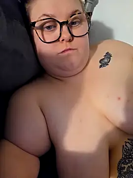 Snapshot of Tallulah-Rose-xoxo chatting on February 1, 2026, 11:36 pm Tallulah-Rose-xoxo online show from February 1, 2026, 11:36 pm