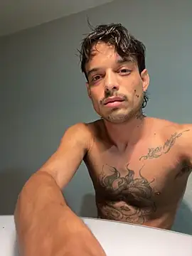 ruffvip online show from April 16, 2026, 9:04 pm