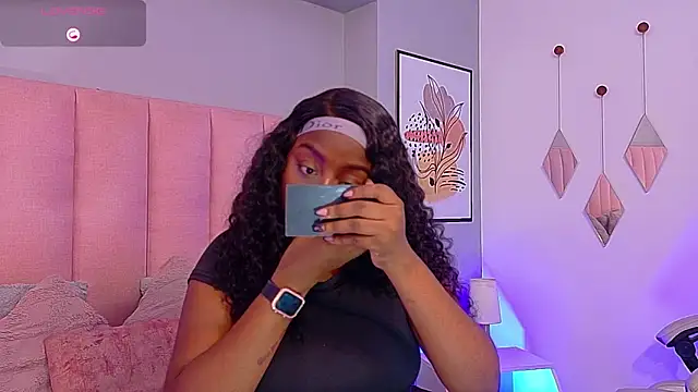 Aitana Oliveira online show from February 10, 2026, 8:02 pm