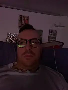 Snapshot of io1Elian chatting on May 21, 2026, 7:21 pm io1Elian online show from May 21, 2026, 7:21 pm