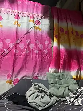 Snapshot of Queen-barbie chatting on February 17, 2026, 6:58 pm Queen-barbie online show from February 17, 2026, 6:58 pm