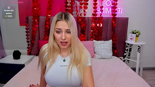 Snapshot of MIla_Stunning chatting on February 11, 2026, 1:21 am MIla Stunning online show from February 11, 2026, 1:21 am