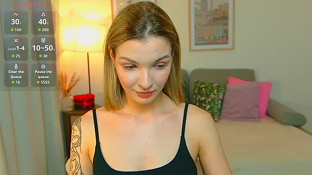 SinLuna  online show from April 7, 2026, 2:06 pm