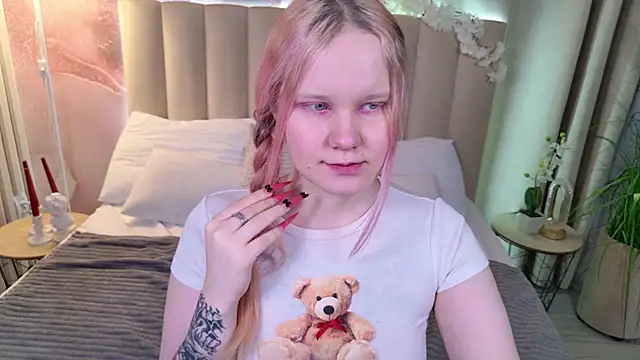 Snapshot of AnnieVibe chatting on March 31, 2026, 5:35 pm AnnieVibe online show from March 31, 2026, 5:35 pm