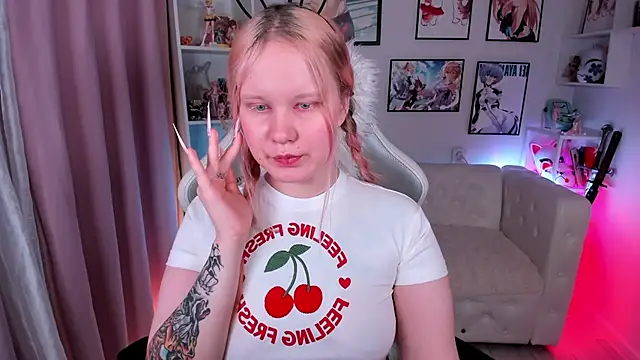 Snapshot of AnnieVibe chatting on April 5, 2026, 5:32 pm AnnieVibe online show from April 5, 2026, 5:32 pm