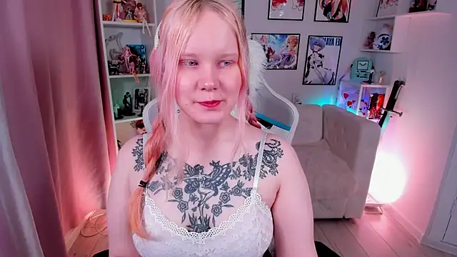 Snapshot of AnnieVibe chatting on April 9, 2026, 5:40 pm AnnieVibe online show from April 9, 2026, 5:40 pm