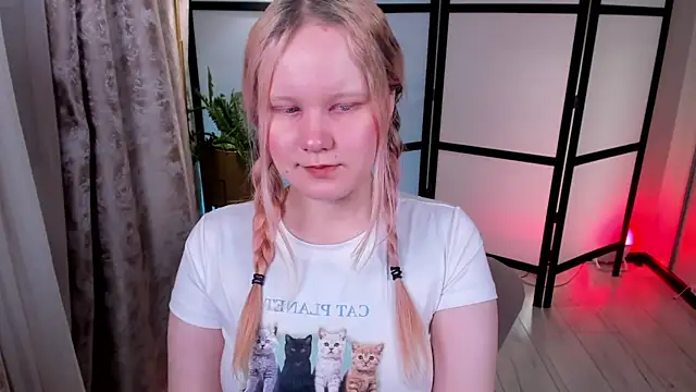 Snapshot of AnnieVibe chatting on April 30, 2026, 5:41 pm AnnieVibe online show from April 30, 2026, 5:41 pm
