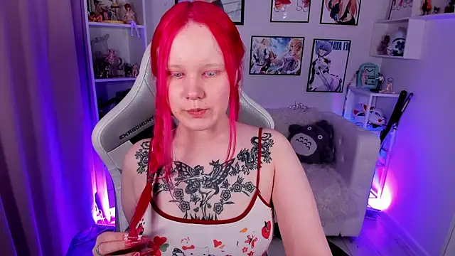 Snapshot of AnnieVibe chatting on May 4, 2026, 5:31 pm AnnieVibe online show from May 4, 2026, 5:31 pm