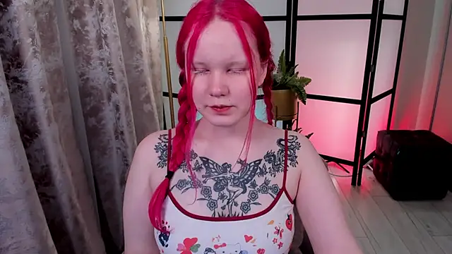 Snapshot of AnnieVibe chatting on May 13, 2026, 5:43 pm AnnieVibe online show from May 13, 2026, 5:43 pm