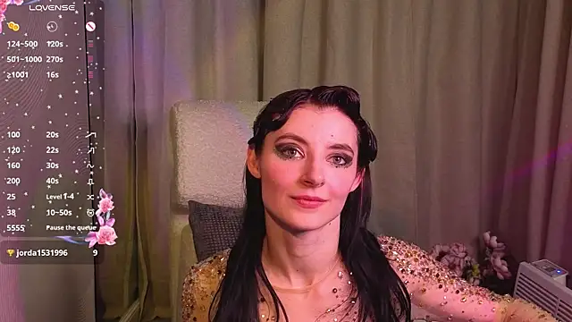 Snapshot of NicoleLuxe chatting on April 16, 2026, 9:39 pm NicoleLuxe online show from April 16, 2026, 9:39 pm