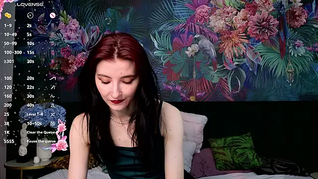 Snapshot of NicoleLuxe chatting on April 21, 2026, 6:23 pm NicoleLuxe online show from April 21, 2026, 6:23 pm