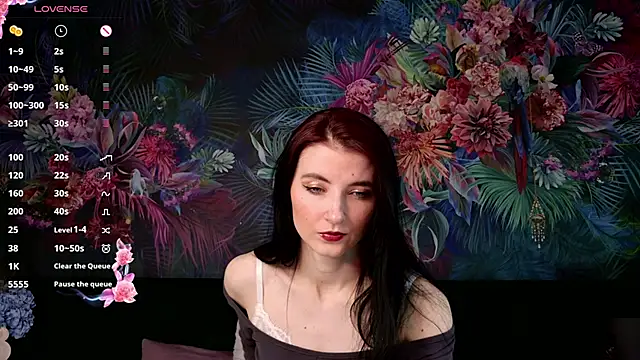 Snapshot of NicoleLuxe chatting on April 24, 2026, 7:05 pm NicoleLuxe online show from April 24, 2026, 7:05 pm