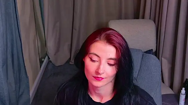 Snapshot of NicoleLuxe chatting on May 12, 2026, 6:27 pm NicoleLuxe online show from May 12, 2026, 6:27 pm