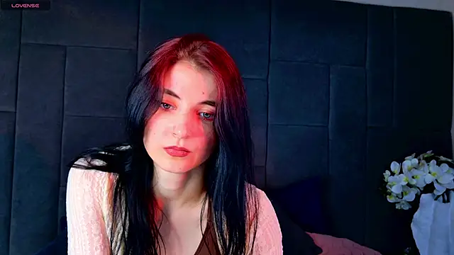 Snapshot of NicoleLuxe chatting on May 15, 2026, 6:04 pm NicoleLuxe online show from May 15, 2026, 6:04 pm