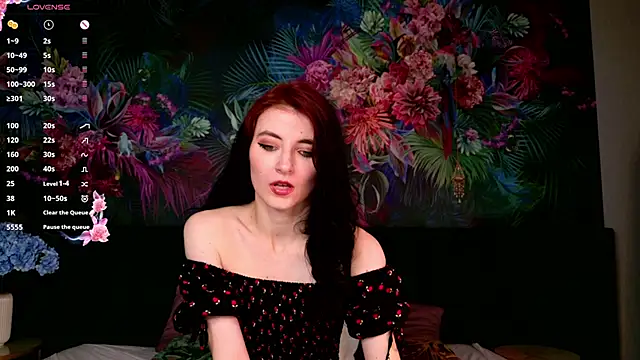 Snapshot of NicoleLuxe chatting on May 20, 2026, 6:14 pm NicoleLuxe online show from May 20, 2026, 6:14 pm