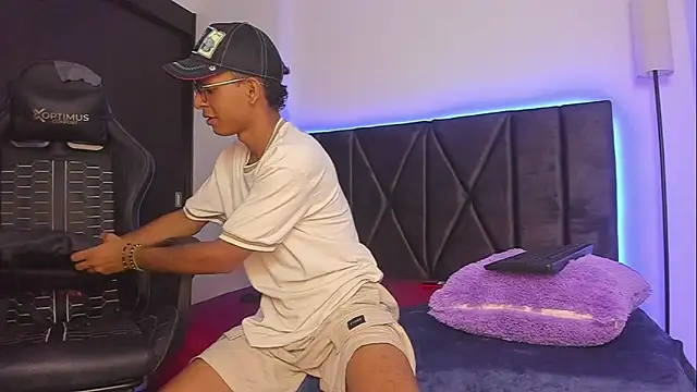 Snapshot of StellayDrake chatting on February 5, 2026, 3:27 pm StellayDrake online show from February 5, 2026, 3:27 pm