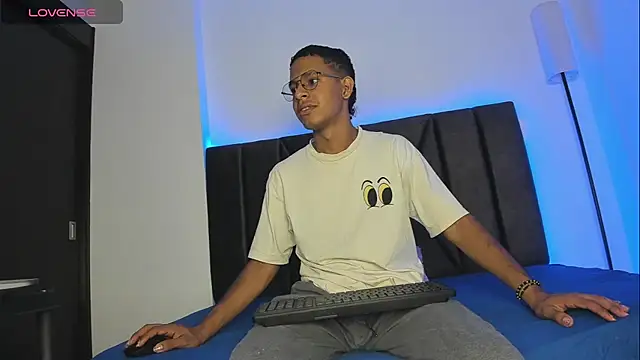 Snapshot of StellayDrake chatting on February 20, 2026, 1:33 pm StellayDrake online show from February 20, 2026, 1:33 pm