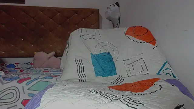 zoecyrus1 online show from April 11, 2026, 12:31 pm