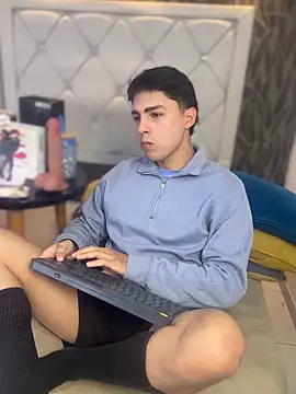 Samu Hott online show from March 4, 2026, 8:26 pm