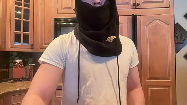 Snapshot of Grammer100 chatting on February 2, 2026, 9:35 pm Grammer100 online show from February 2, 2026, 9:35 pm