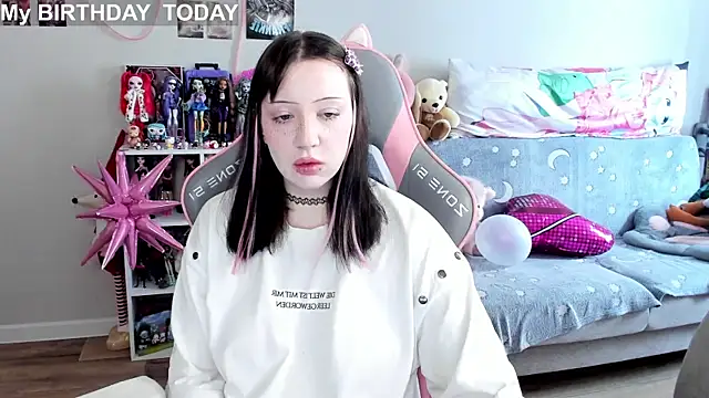 Snapshot of MollysLand chatting on June 26, 2026, 7:46 am MollysLand online show from June 26, 2026, 7:46 am